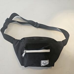 Herschel Supply Company Black Belt Bag with Adjustable Strap 3.5 L